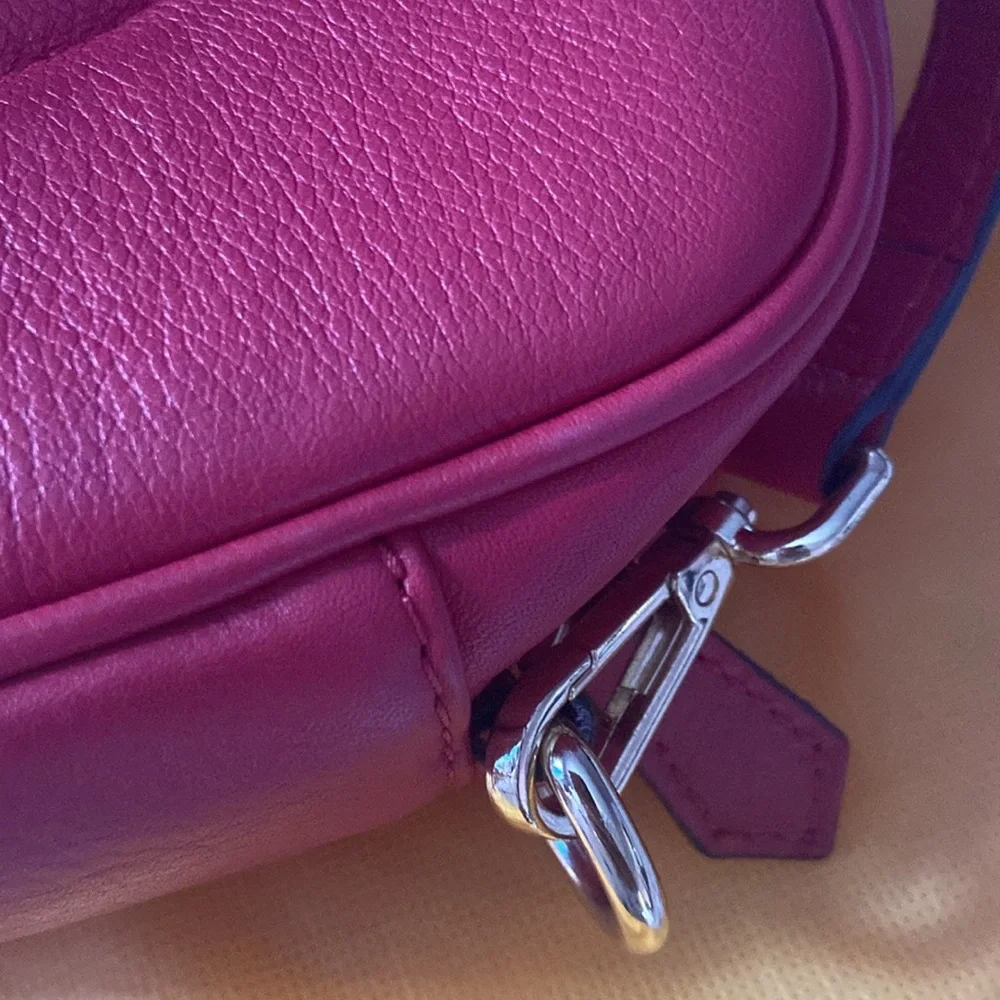 Mia Signature Leather Crossbody Bag Valentino by Mario Valentino. - Picture 6 of 8